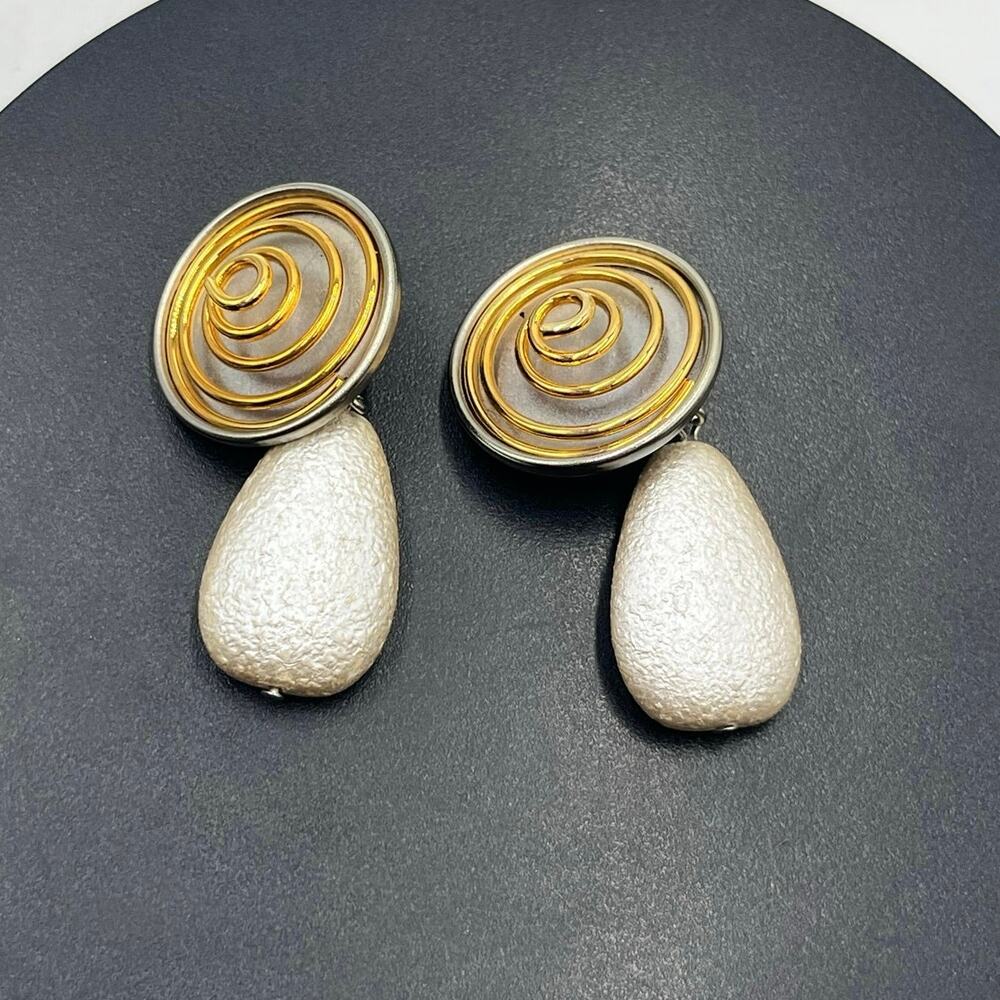 CINER Vintage‎ Signed Gold Silver Spiral Clip Earrings Cream Drop Statement
